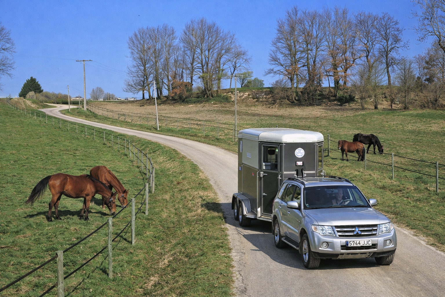 Trayecto en carretera con enfoque calmado y seguro